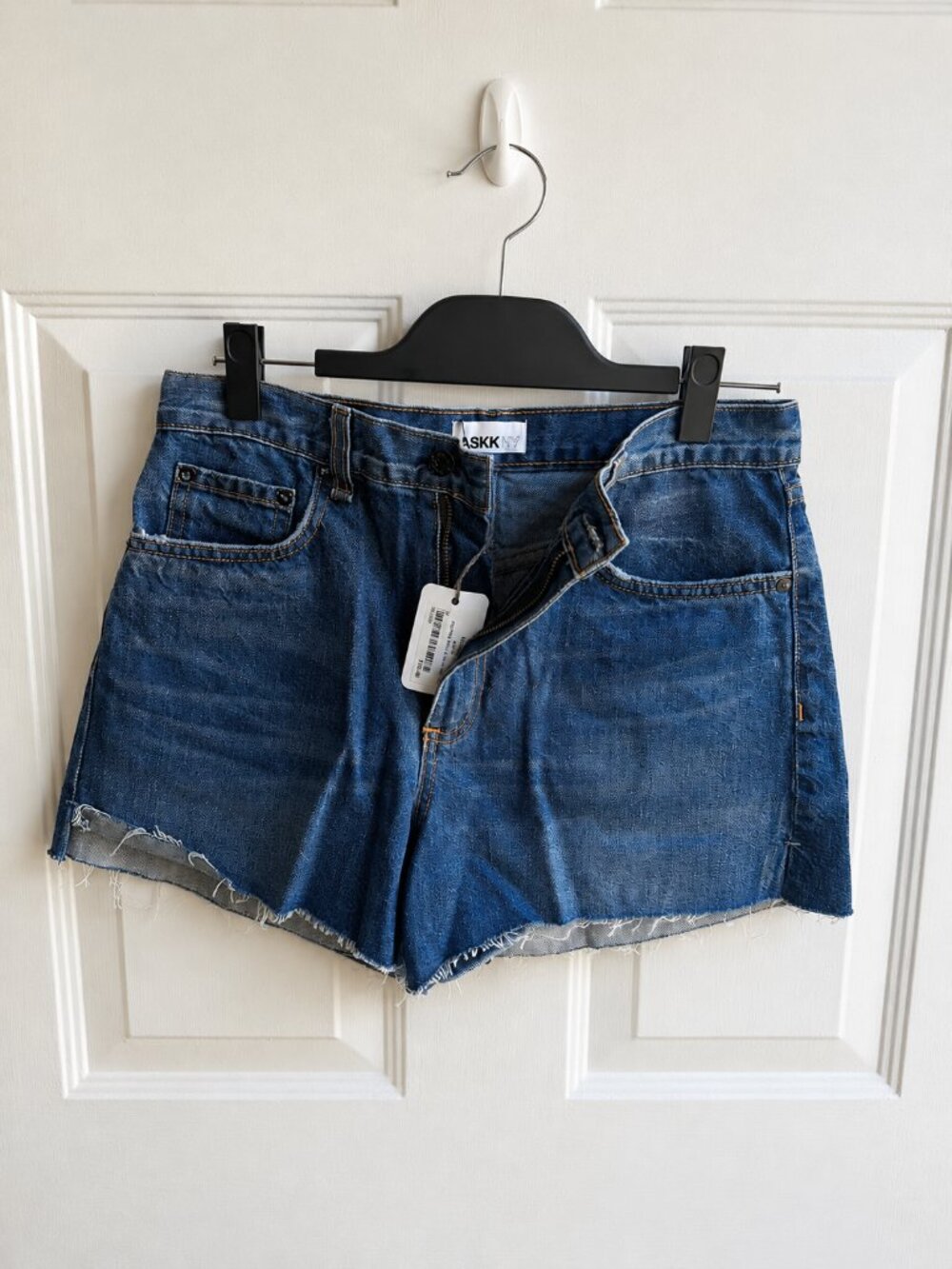 ASKK NY NWT Luxury Denim Cutoff Shorts Medium Wash Raw Hem Size 27